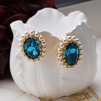1 Pair Elegant Vintage Style French Style Oval Inlay Alloy Artificial Pearls Rhinestones 18K Gold Plated Ear Studs main image 5