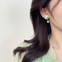 1 Pair Simple Style Flower Plating Arylic Gold Plated Drop Earrings main image 4