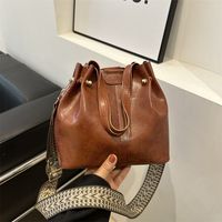 Women's Pu Leather Solid Color Classic Style String Shoulder Bag main image 5