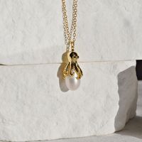 Copper Gold Plated Elegant Simple Style Streetwear Inlay Octopus Pearl Pendant Necklace main image 1