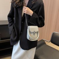 Women's Pu Leather Solid Color Streetwear Sewing Thread Chain Flip Cover Crossbody Bag main image 4