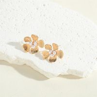 1 Pair Vintage Style Simple Style Commute Round Flower Inlay Copper Acrylic Pearl 14K Gold Plated Ear Studs main image 5