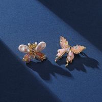 Elegant Butterfly Baroque Pearls Copper Women's Brooches main image 1