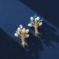 Elegant Flower Copper Women's Brooches main image 1