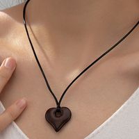 Retro Klassischer Stil Pendeln Herzform Holz Acryl Frau Halskette Mit Anhänger sku image 1
