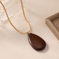 Classical Retro Classic Style Water Droplets Wood Copper Alloy Women's Pendant Necklace main image 4