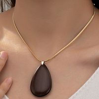 Classical Retro Classic Style Water Droplets Wood Copper Alloy Women's Pendant Necklace main image 1
