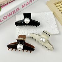Women's Simple Style Geometric Acetic Acid Sheets Inlay Artificial Pearls Hair Claws main image 5