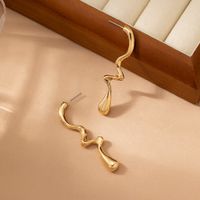 1 Pair Elegant Simple Style Irregular Lines Alloy 14K Gold Plated Ear Studs main image 5