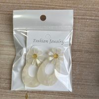 1 Pair Classic Style Flower Plastic Resin Drop Earrings sku image 1