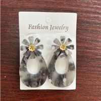 1 Pair Classic Style Flower Plastic Resin Drop Earrings sku image 2