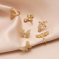 1 Par Elegante Estilo Simple Estrella Flor Mariposa Cobre Circón Chapados en oro de 18k Puños De Oreja main image 1