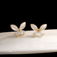 1 Par Elegante Estilo Simple Mariposa Cobre Chapados en oro de 18k Pendientes main image 1
