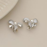 1 Pair Casual Business British Style Bow Knot Inlay Copper Pearl Zircon 18K Gold Plated Ear Cuffs main image 3