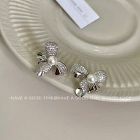 1 Pair Casual Business British Style Bow Knot Inlay Copper Pearl Zircon 18K Gold Plated Ear Cuffs sku image 4