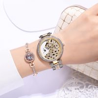 Simple Style Animal Double Side Snaps Quartz Women's Watches main image 1