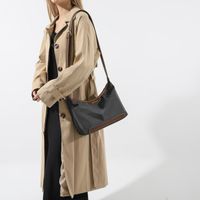 Femmes Nylon Couleur Unie Style Classique Fil À Coudre Fermeture Éclair Sac D'Épaule main image 4