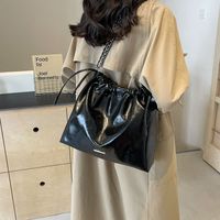 Women's Pu Lucky Bag Solid Color Classic Style Sewing Thread Chain Magnetic Buckle Shoulder Bag main image 4