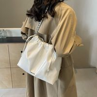 Women's Pu Lucky Bag Solid Color Classic Style Sewing Thread Chain Magnetic Buckle Shoulder Bag main image 3