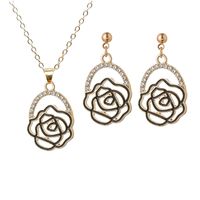 Sucré Style Simple Rose Fleur Alliage Placage Évider Strass Plaqué Or Plaqué Argent Femmes Boucles D'oreilles main image 1