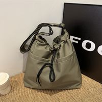 Femmes Nylon Couleur Unie Style Classique Fermeture Éclair Sac Sous Les Bras main image 3