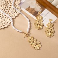 Elegant Luxurious Ginkgo Leaf Artificial Pearl Alloy Beaded 14K Gold Plated Women's Earrings Necklace main image 3
