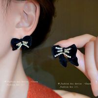1 Pair Elegant Retro Bow Knot Inlay Alloy Flocking Rhinestones Ear Studs main image 4