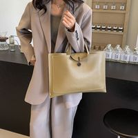 Women's Medium Pu Leather Solid Color Vintage Style Flip Cover Tote Bag main image 4
