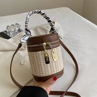 Women's Medium Straw Solid Color Vintage Style Zipper Bucket Bag main image 2