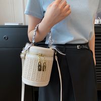 Women's Medium Straw Solid Color Vintage Style Zipper Bucket Bag main image 3