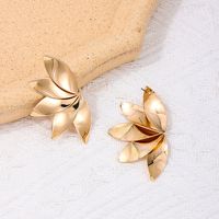 1 Pair Sweet Simple Style Flower Asymmetrical Alloy Ear Studs main image 5