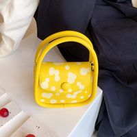 Women's Small Pu Leather Round Dots Streetwear Magnetic Buckle Handbag Crossbody Bag sku image 1