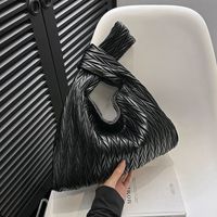 Women's Medium Pu Leather Geometric Solid Color Elegant Magnetic Buckle Handbag main image 2