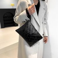 Women's Pu Leather Solid Color Classic Style Zipper Envelope Bag main image 5
