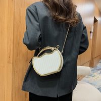 Women's Medium Pu Leather Animal Solid Color Streetwear Lock Clasp Handbag Crossbody Bag main image 5