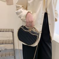 Women's Medium Pu Leather Animal Solid Color Streetwear Lock Clasp Handbag Crossbody Bag main image 3