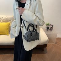 Women's Pu Solid Color Basic Sewing Thread Zipper Handbag main image 4