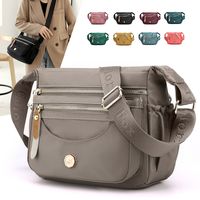 Femmes Moyen Nylon Couleur Unie Style Classique Fermeture Éclair Sac D'Épaule main image video