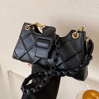 Women's Medium Pu Leather Lingge Streetwear Magnetic Buckle Underarm Bag sku image 4