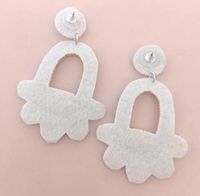 1 Pair Elegant Simple Style Plant Flower Hollow Out Stainless Steel Cloth Glass Drop Earrings main image 3