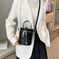 Women's Pu Leather Color Block Classic Style Sewing Thread Zipper Crossbody Bag main image 2