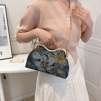 Women's Cloth Flower Elegant Sewing Thread Chain Clipped Button Evening Bag sku image 1