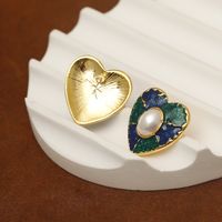 1 Pair Vintage Style Heart Shape Plating Inlay Copper Pearl 18K Gold Plated Ear Studs main image 3