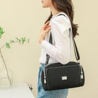 Women's Medium Nylon Solid Color Basic Zipper Shoulder Bag main image 1