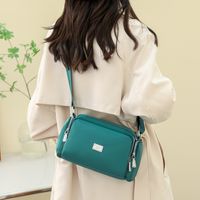 Women's Medium Nylon Solid Color Basic Zipper Shoulder Bag main image 3