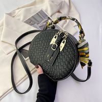 Women's Small Pu Leather Geometric Vintage Style Round Zipper Messenger Bag main image 6