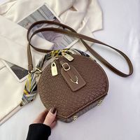 Women's Small Pu Leather Geometric Vintage Style Round Zipper Messenger Bag main image 4