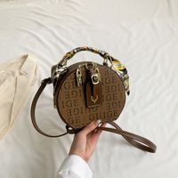 Women's Small Pu Leather Geometric Vintage Style Round Zipper Messenger Bag sku image 2