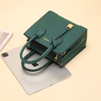 Women's Medium Pu Leather Solid Color Vintage Style Zipper Handbag main image 2