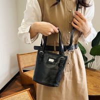 Women's Small Pu Leather Solid Color Classic Style Zipper Bucket Bag main image 6